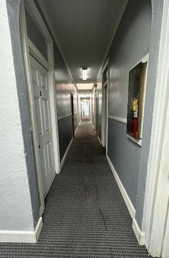 Unity Hotel - No Parking & Rooms Are Upstairs Long Beach Exteriér fotografie